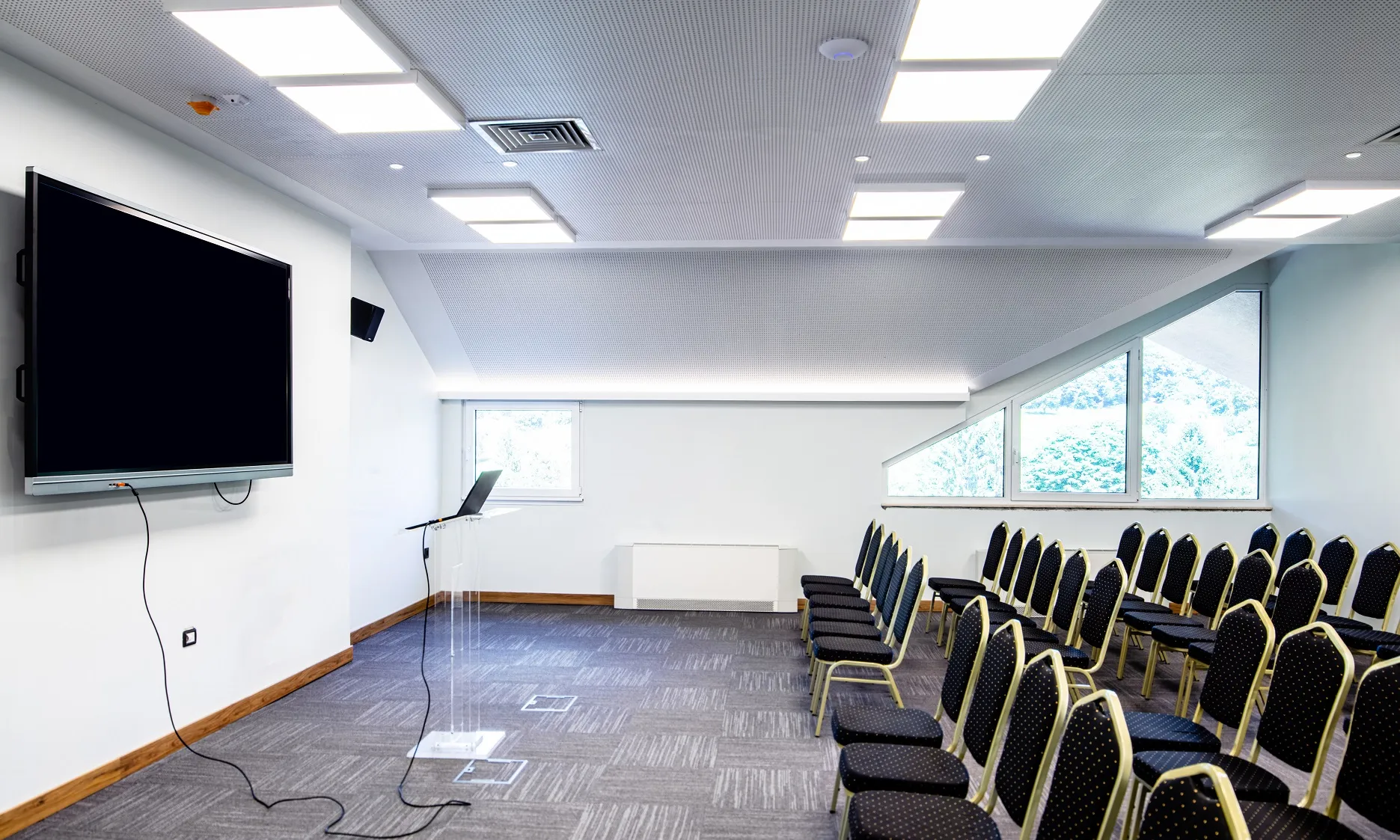 أنظمة الصوت في القاعات أنظمة الصوت في القاعات