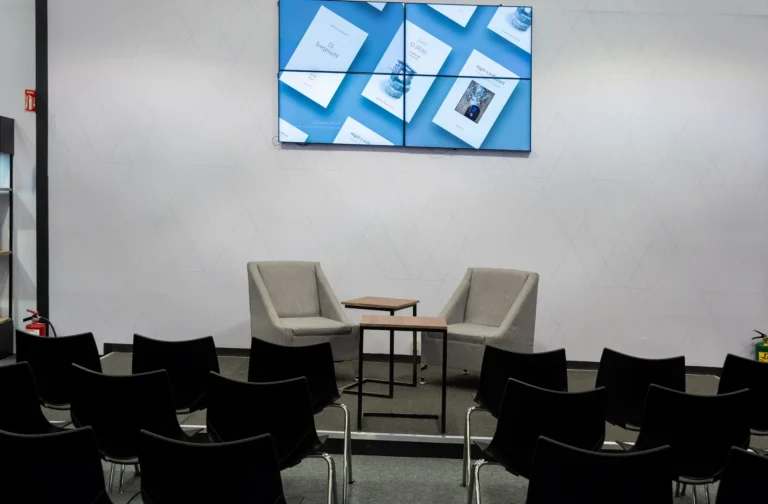 Read more about the article دليلك لتجهيز قاعة محاضرات عصرية متطورة