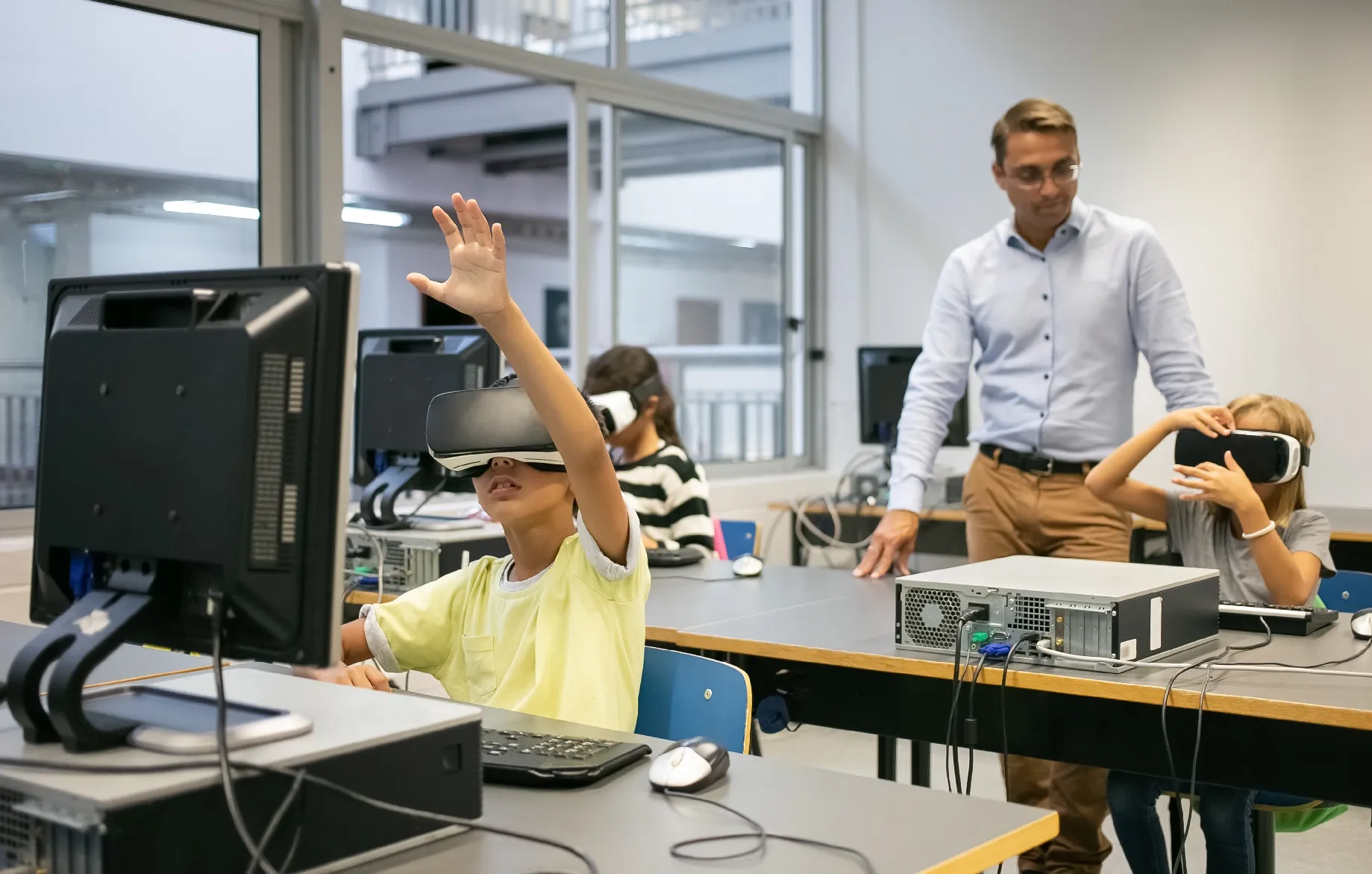 التعليم المدمج الحديث التعليم المدمج الحديث