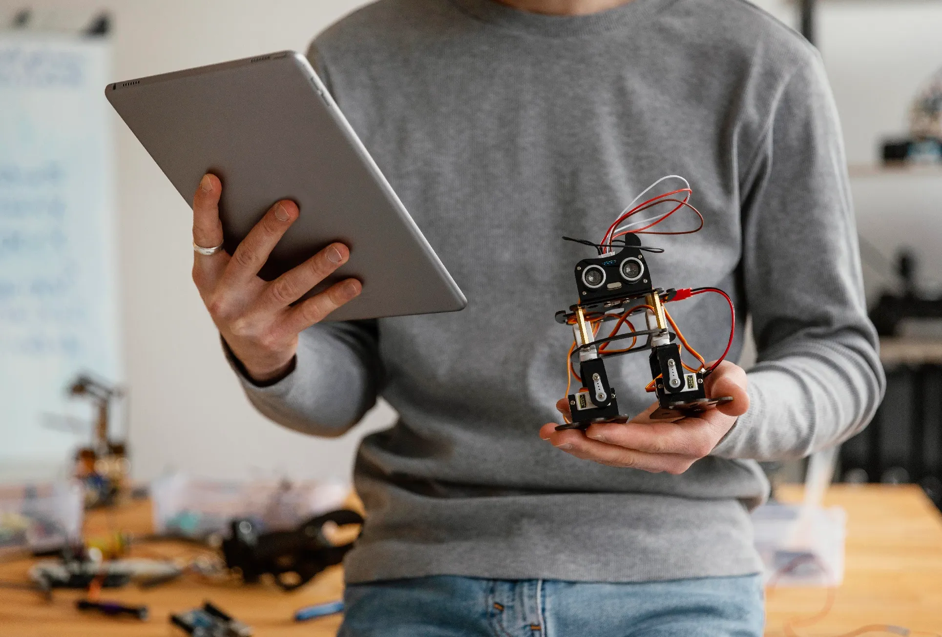 التعليم بواسطة الروبوتات التعليم بواسطة الروبوتات