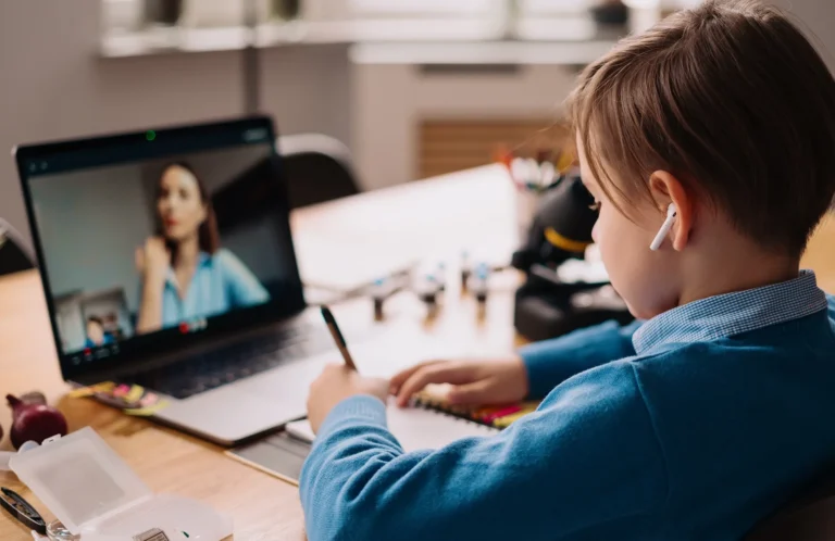 Read more about the article التعليم الرقمي: مستقبل التعليم بين يديك